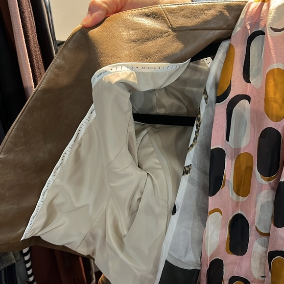 Iris size 6 leather jacket made and designed in Canada, 3/4 sleeve - Picture 3 of 5